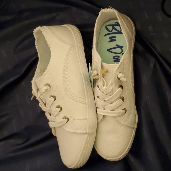 Blu Dor NEW Women's White Canvas Sneaker with Memory Foam Insole Size 9.5 - Picture 7 of 9